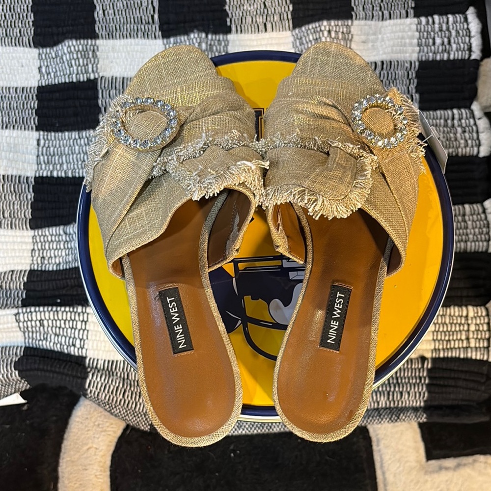 Nine West Tan Mules Stylish and Comfortable size 9 - Picture 4 of 4